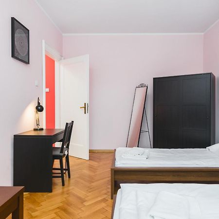 Modern Urban Escape - Old Town Apartment - By Upstairs Краков Экстерьер фото