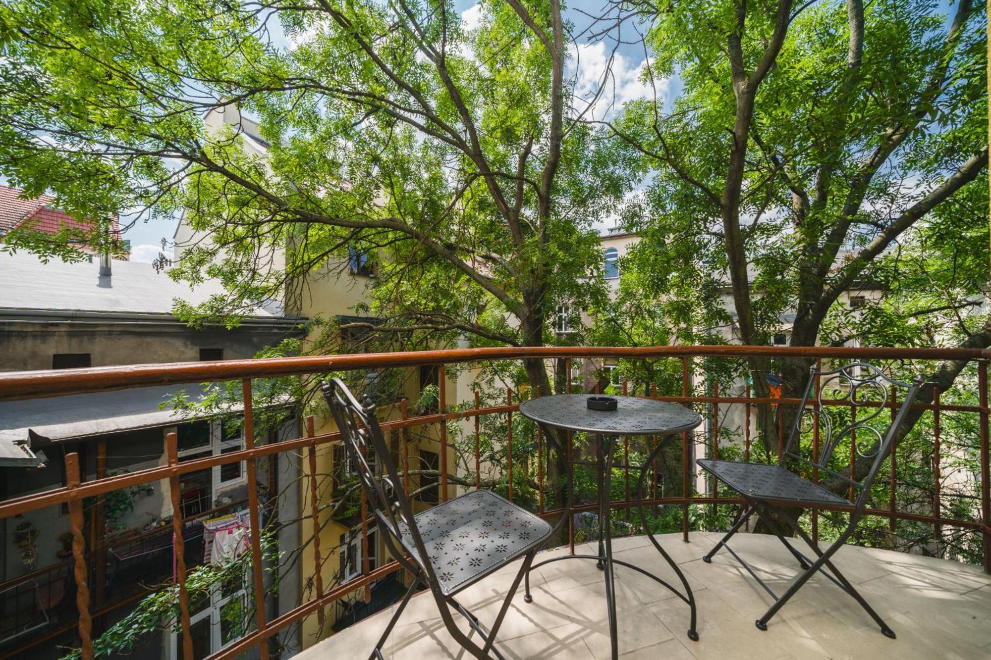 Modern Urban Escape - Old Town Apartment - By Upstairs Краков Экстерьер фото