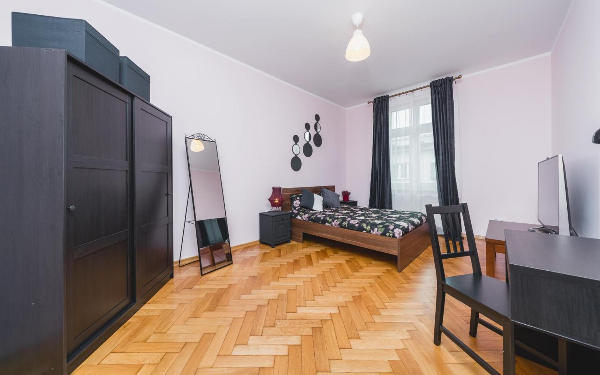 Modern Urban Escape - Old Town Apartment - By Upstairs Краков Экстерьер фото