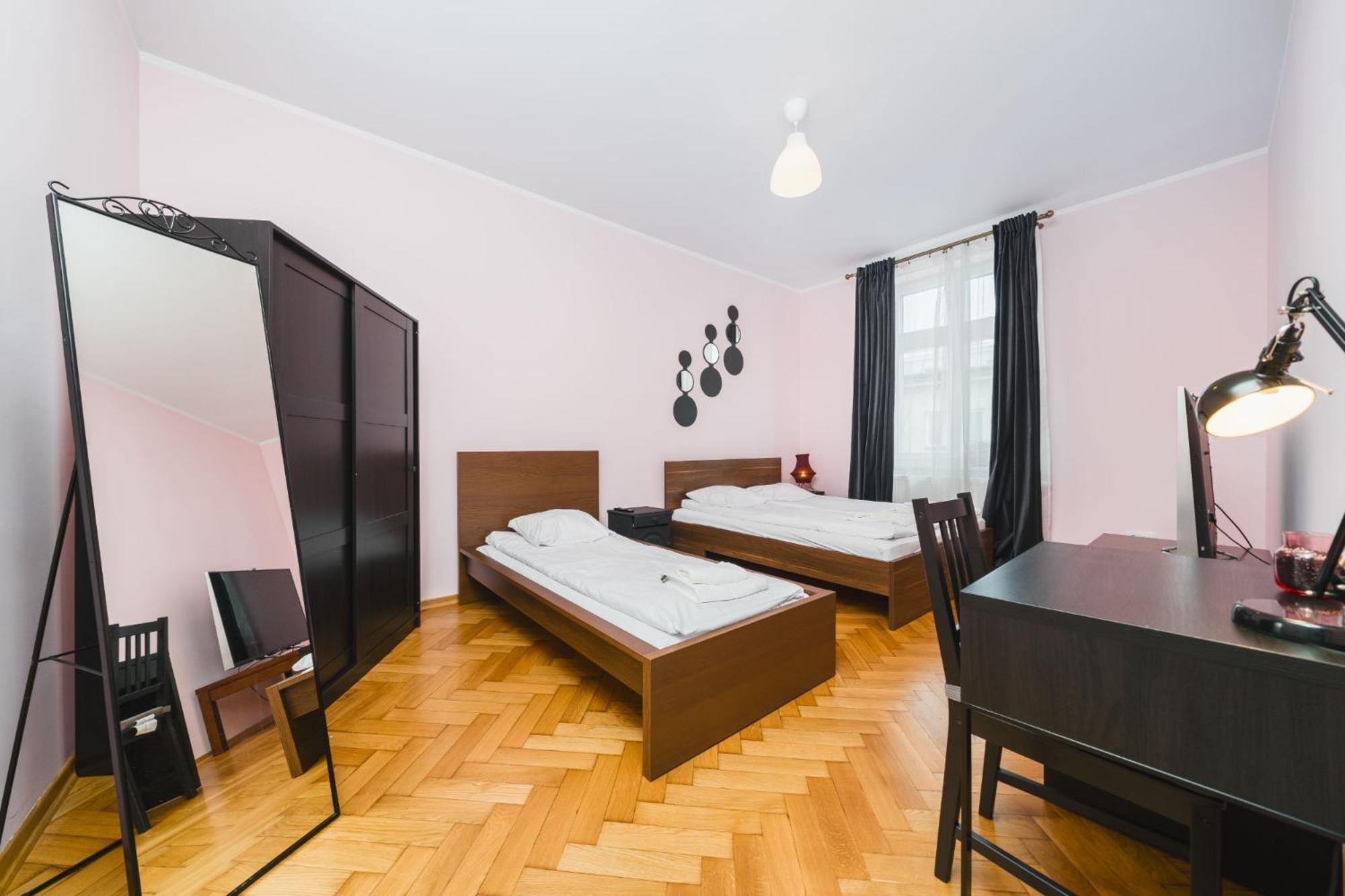 Modern Urban Escape - Old Town Apartment - By Upstairs Краков Экстерьер фото